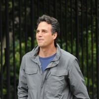 Mark Ruffalo - Cast members on the set of 'Thanks for Sharing', filming on location | Picture 94766